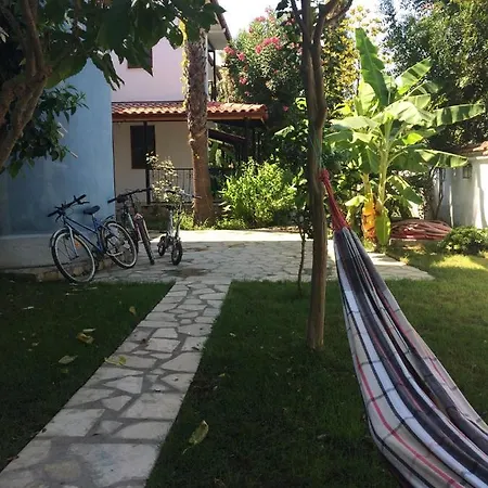 Turtle Bungalows Aparthotel